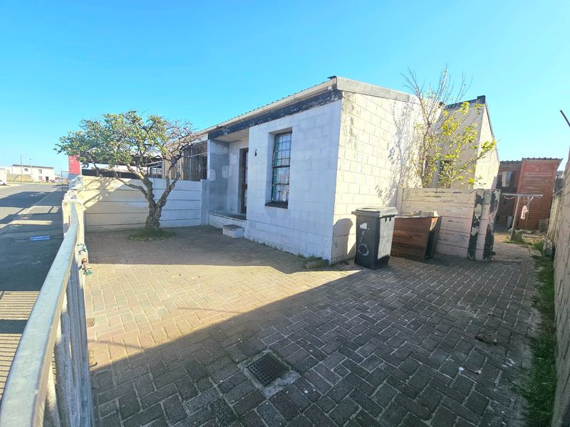 Three bedroom semi-detached house - Photo 3