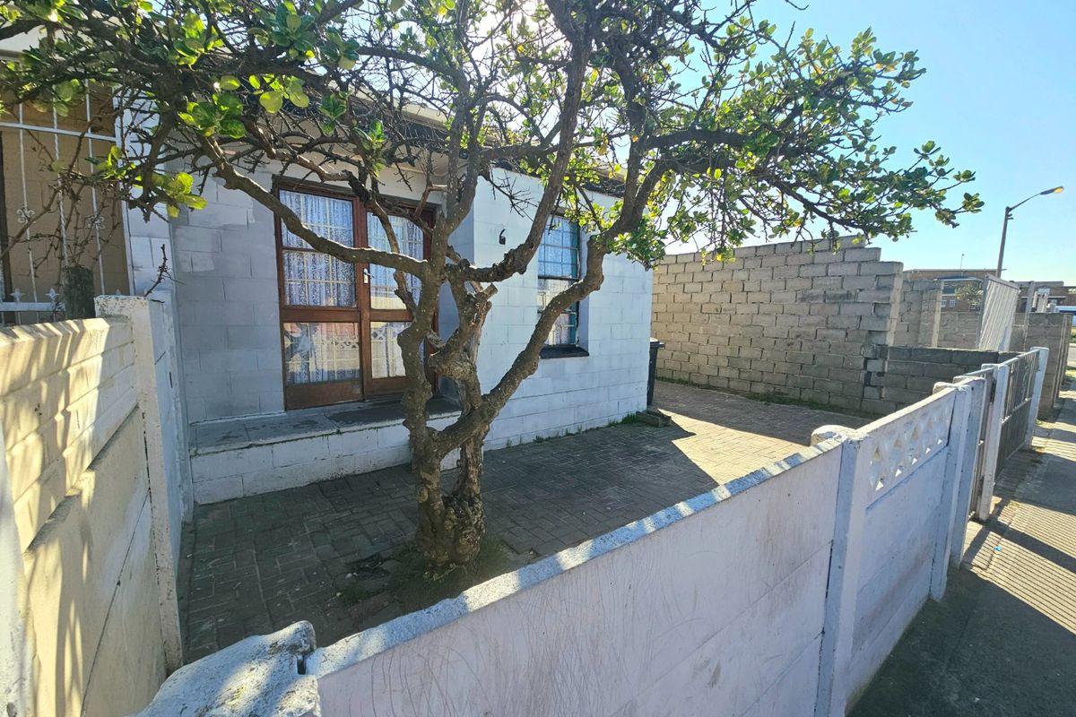 Three bedroom semi-detached house - Photo 4