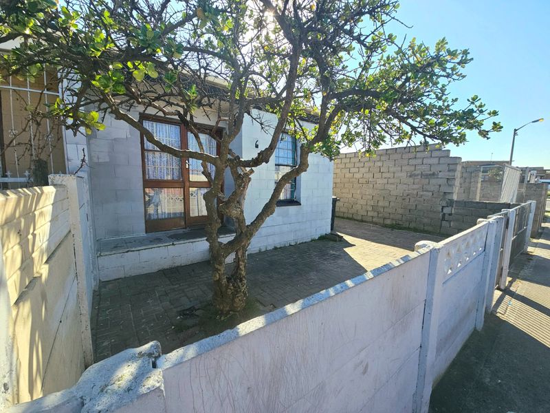 Three bedroom semi-detached house - Photo 4