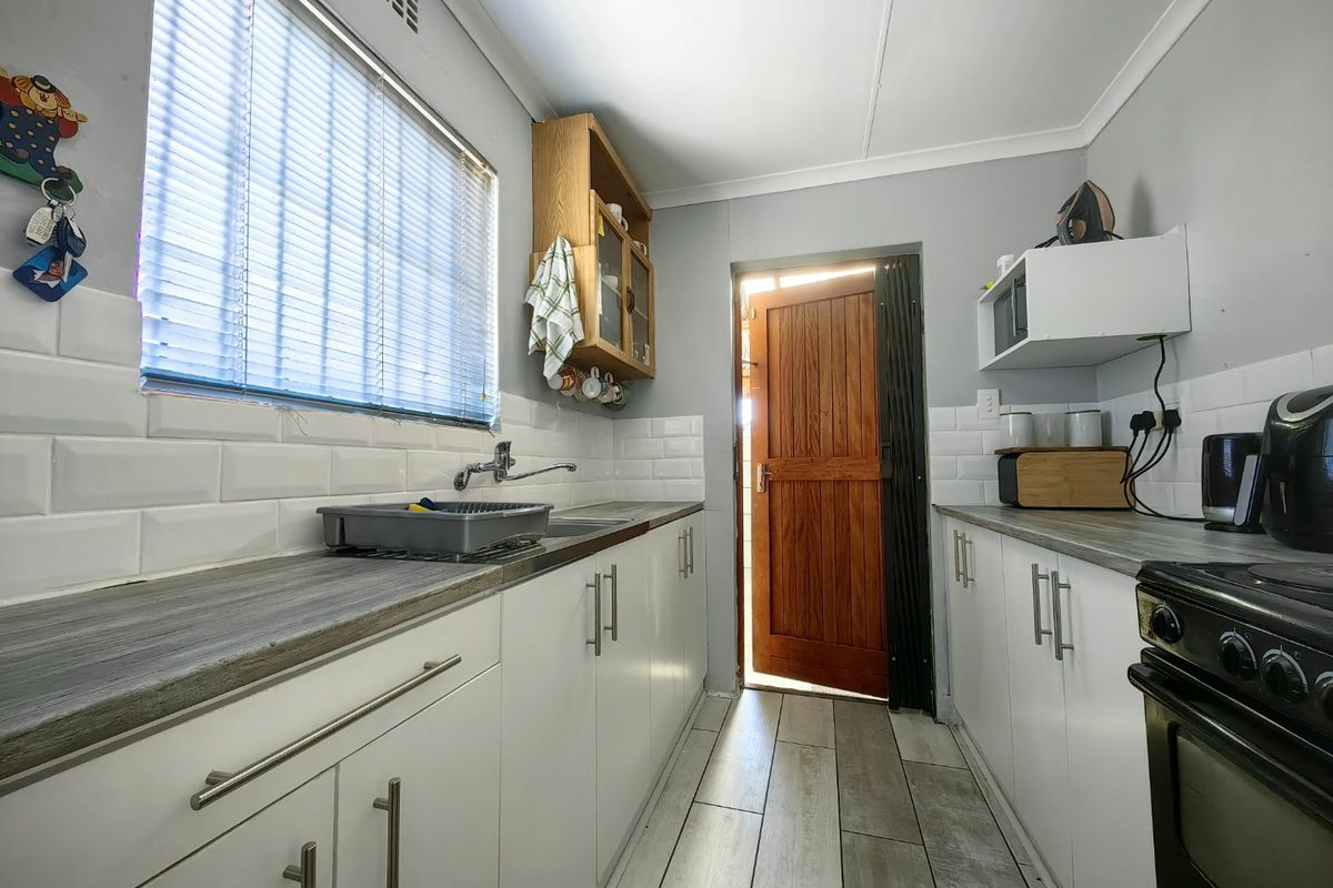 Neat as a PIN - Photo 2