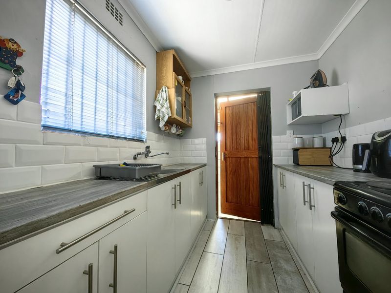 Neat as a PIN - Photo 2