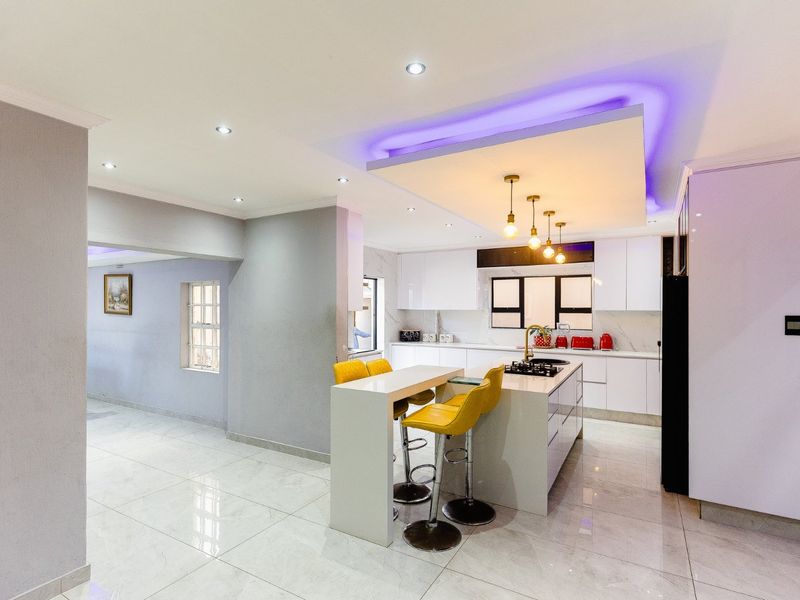 Beautiful Family Home! - Photo 10