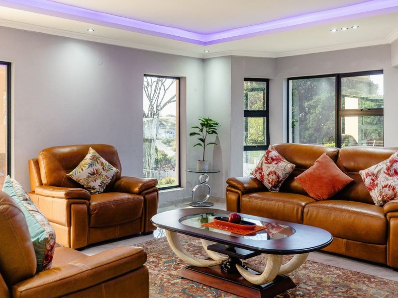 Beautiful Family Home! - Photo 8