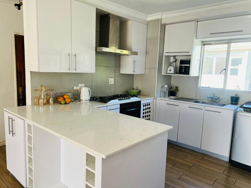 3 Bed Apartment in Eden Glen for Sale - Photo 2