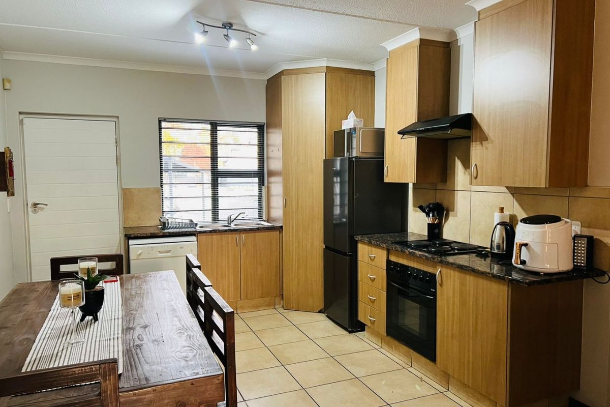 2 Bed Apartment in Greenstone Hill for Sale - Photo 5