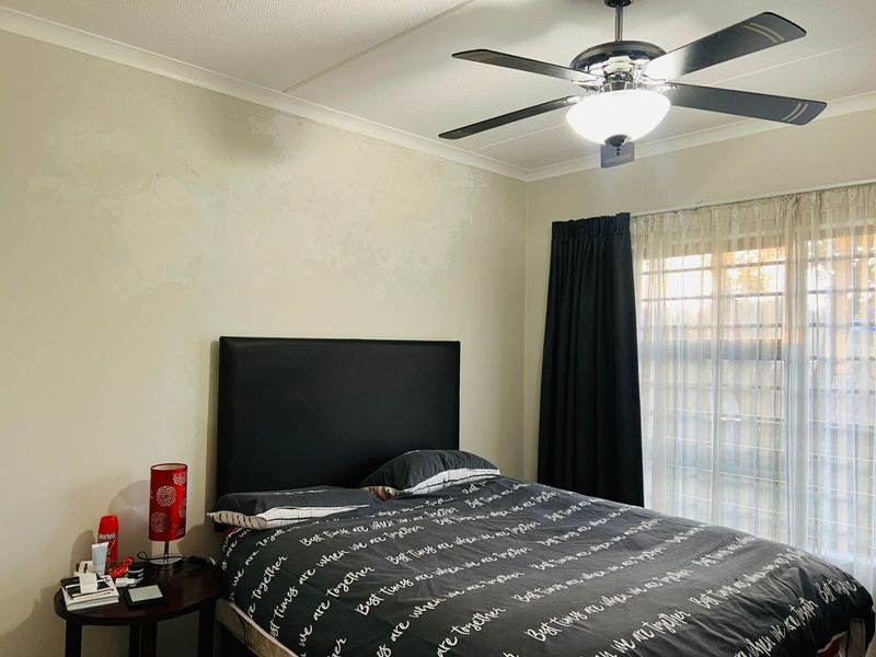 2 Bed Apartment in Greenstone Hill for Sale - Photo 10