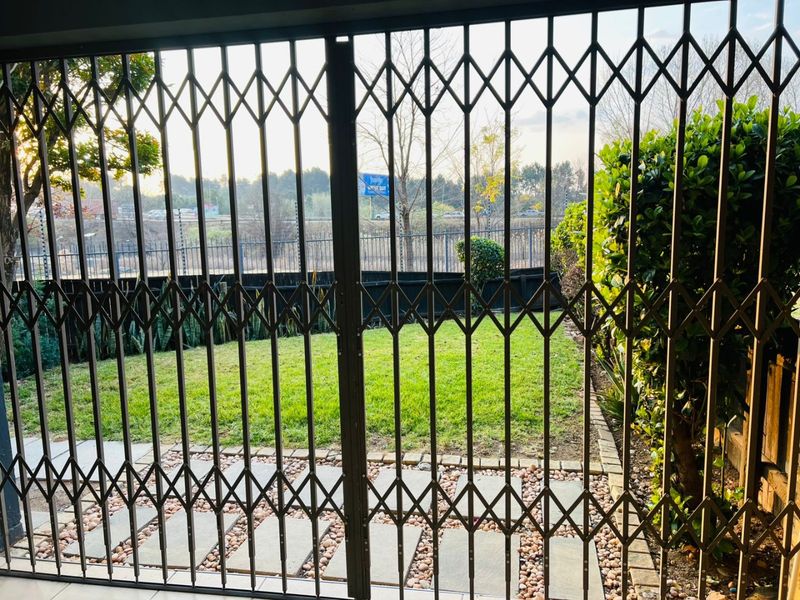 2 Bed Apartment in Greenstone Hill for Sale - Photo 8