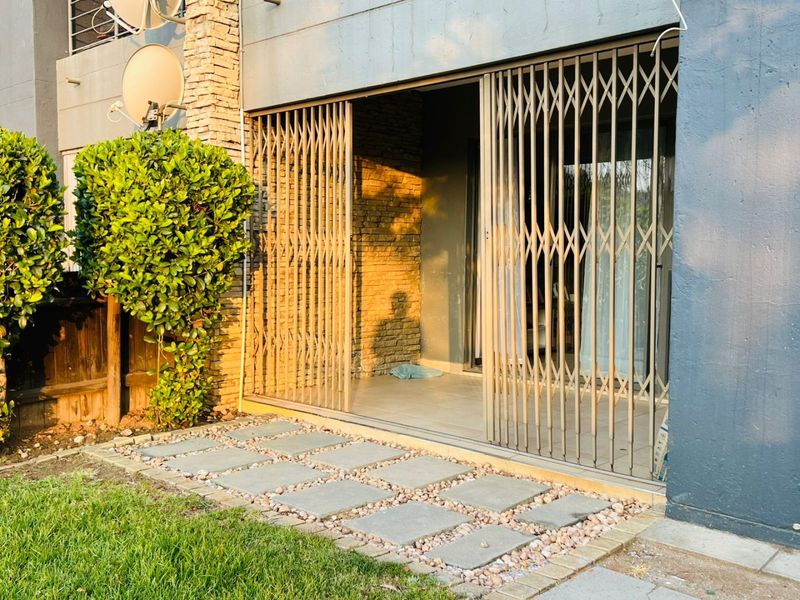 2 Bed Apartment in Greenstone Hill for Sale - Photo 7