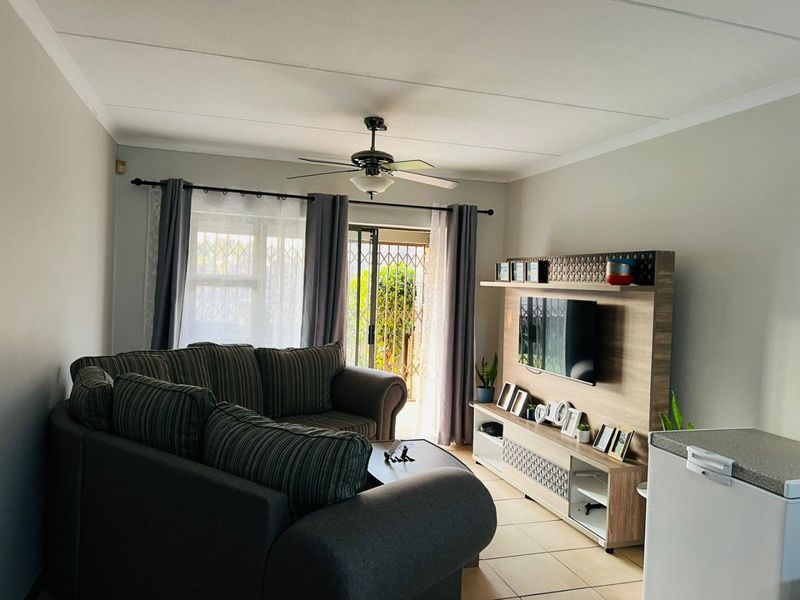 2 Bed Apartment in Greenstone Hill for Sale - Photo 7