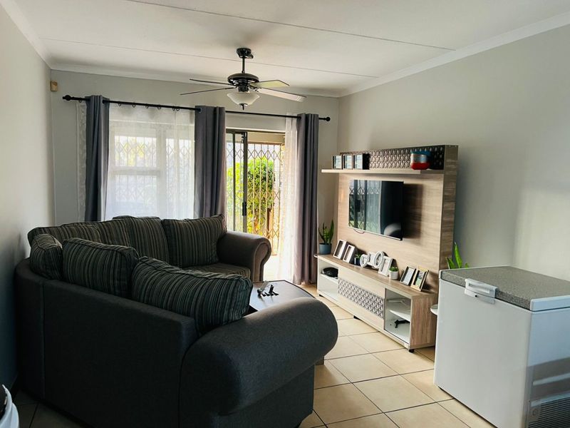 2 Bed Apartment in Greenstone Hill for Sale - Photo 6