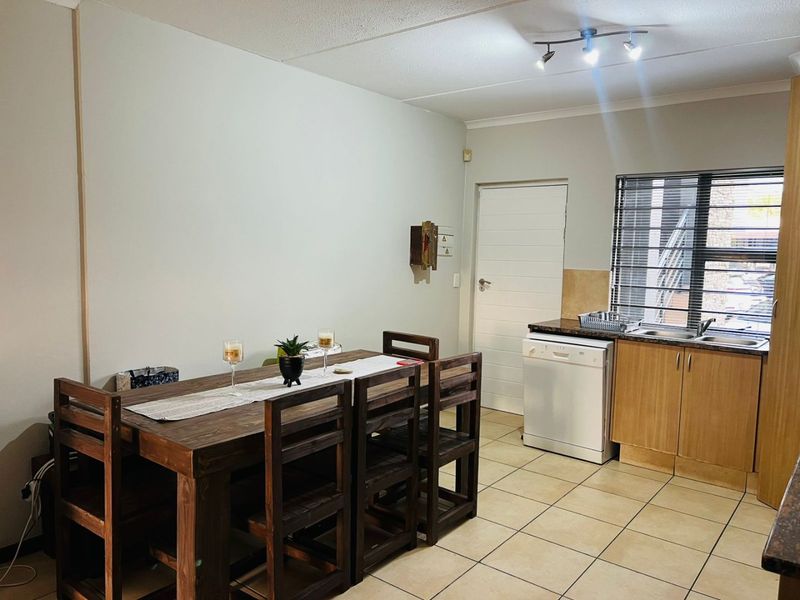 2 Bed Apartment in Greenstone Hill for Sale - Photo 5