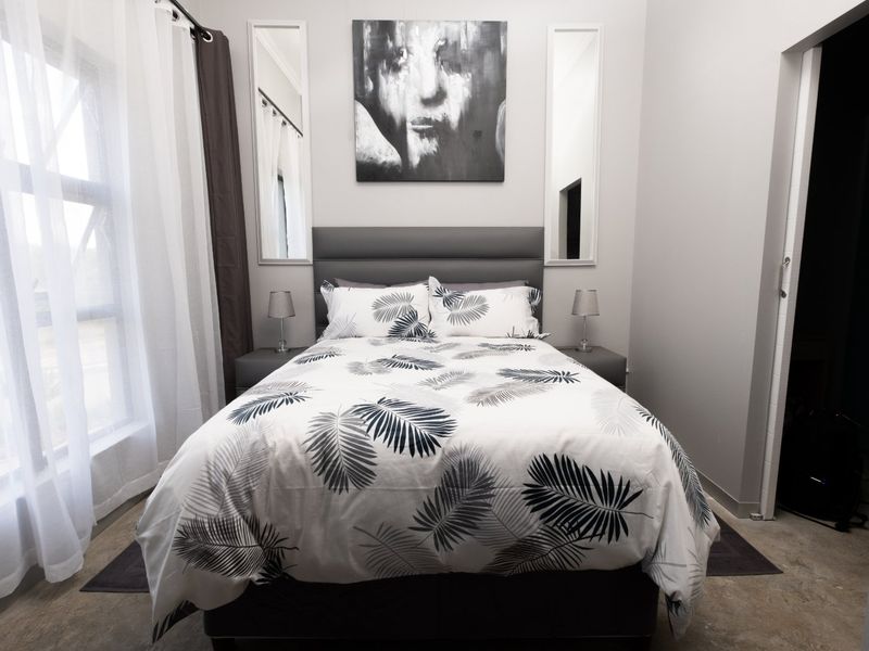 Bachelors Flat on Golf course - Photo 5