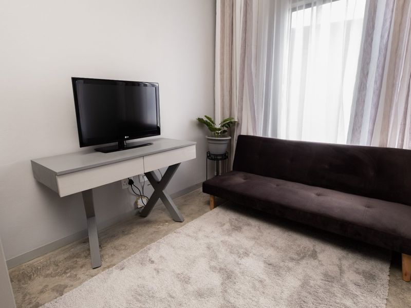 Bachelors Flat on Golf course - Photo 4