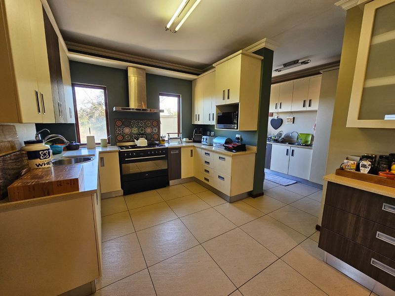 Dream Family Home, Security Wildlife Estate  - Photo 10