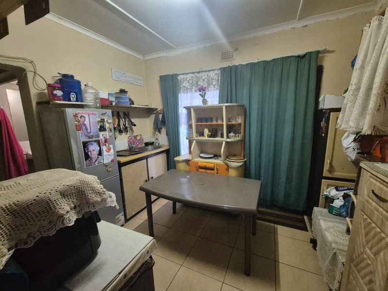 4 Bedroom house for sale in Amanzimtoti R1,495,000 - Photo 8