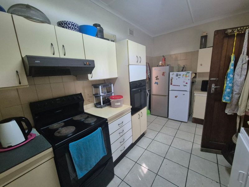 4 Bedroom house for sale in Amanzimtoti R1,495,000 - Photo 7