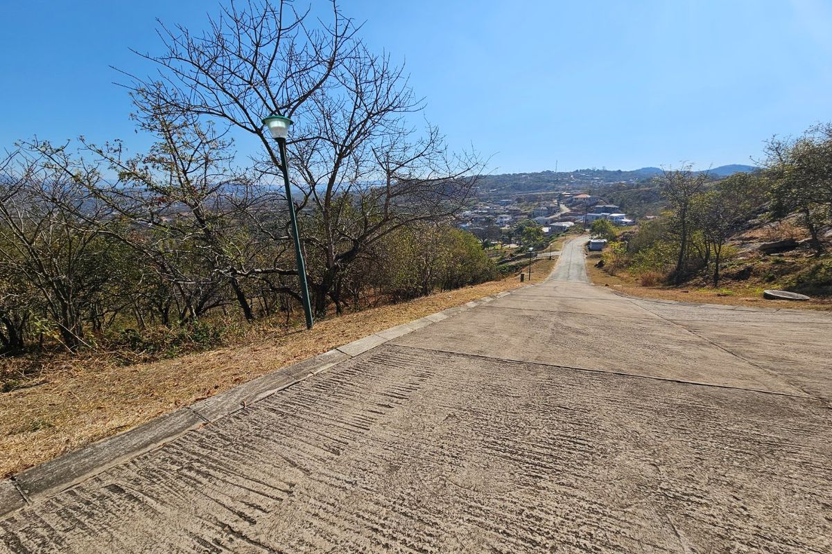 Large Stand, Spectacular Views, Security Estate  - Photo 4