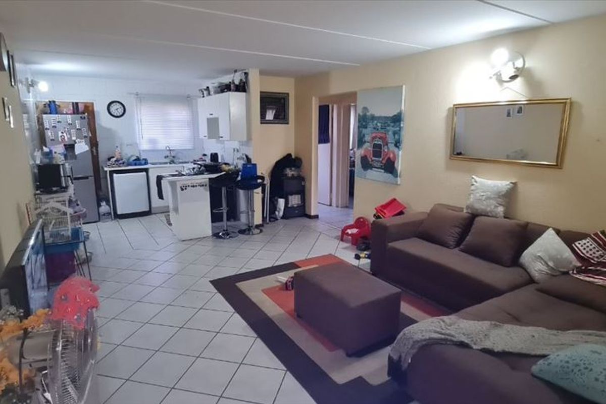 Cozy Starter Home with Pool - Photo 2