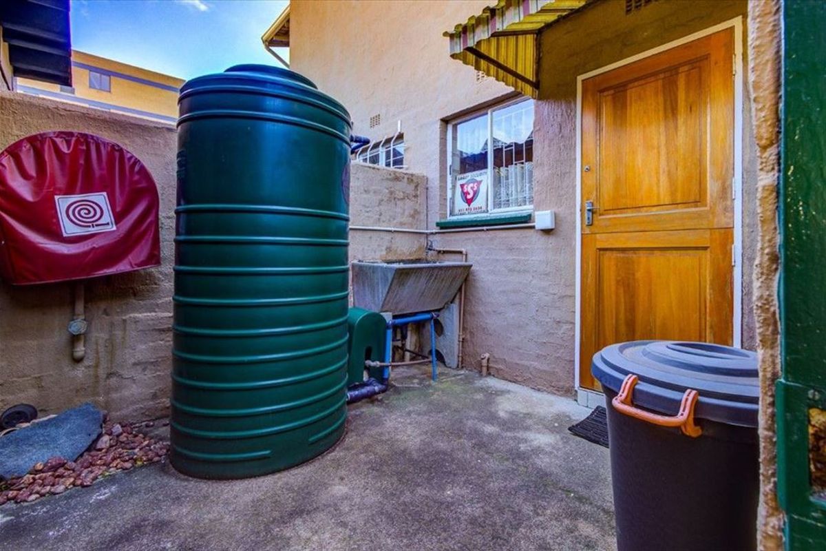 Comfortable Family Home with Garage and Carport - Photo 3