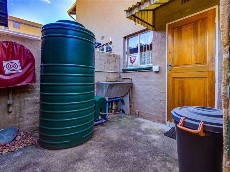 Comfortable Family Home with Garage and Carport - Photo 3