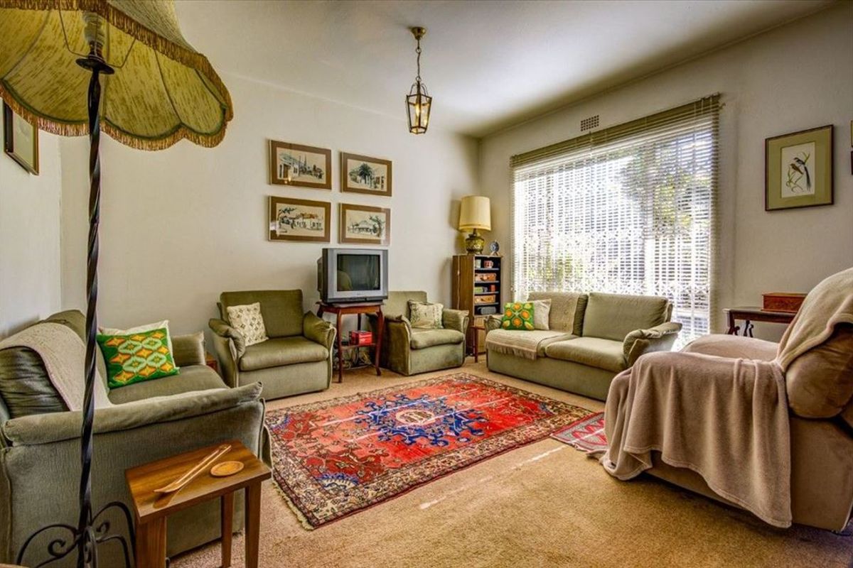 Comfortable Family Home with Garage and Carport - Photo 2