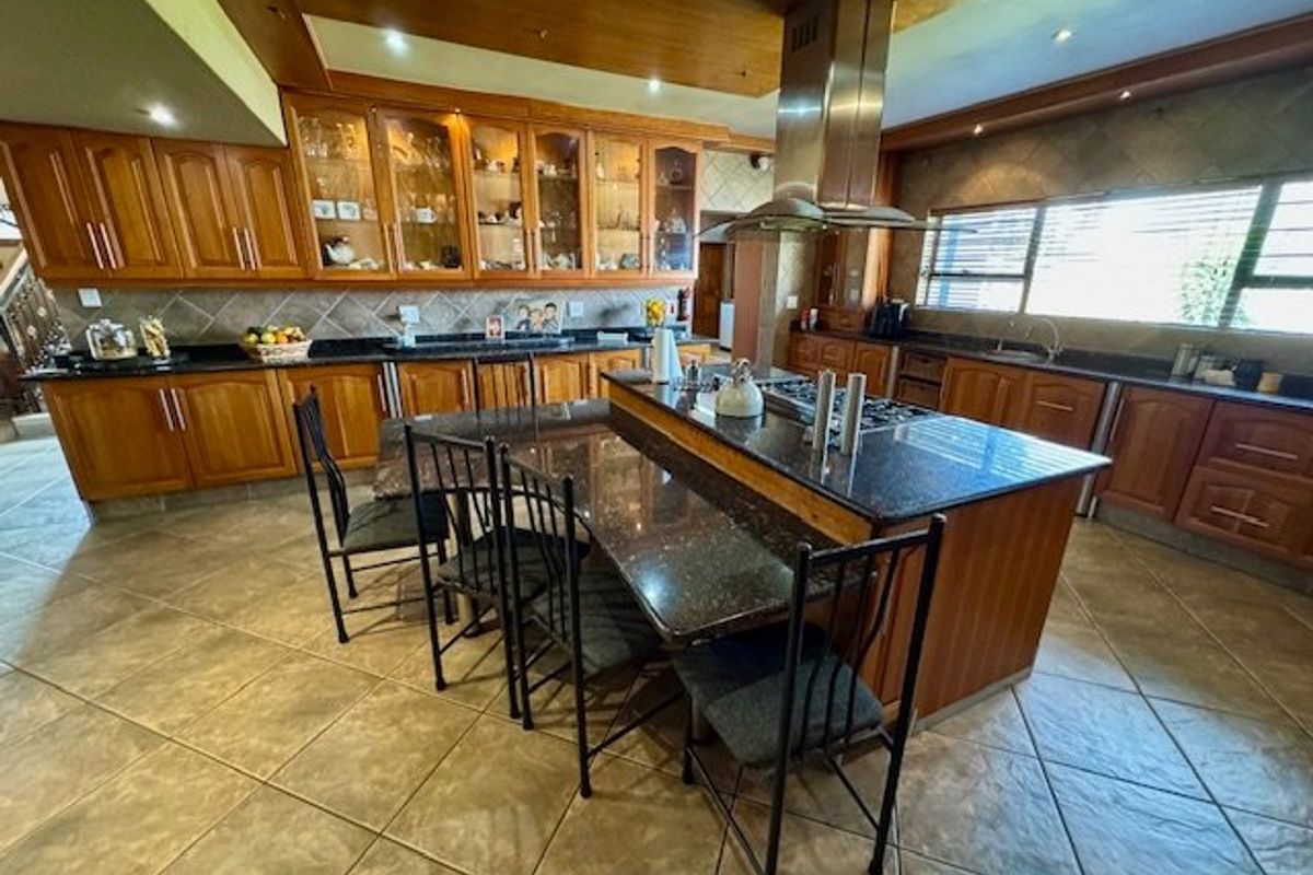 Spacious Family Estate with Income Potential - Photo 4