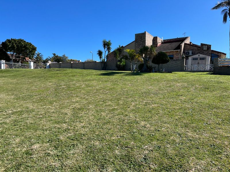 Neat, grassed and walled plot in upmarket suburb - Photo 10