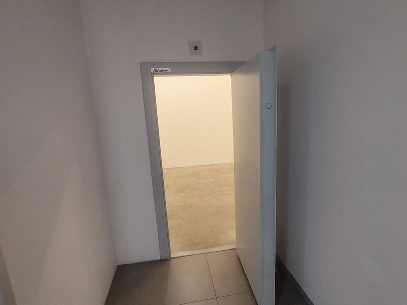 Commercial property for rent in Glenwood - Photo 10
