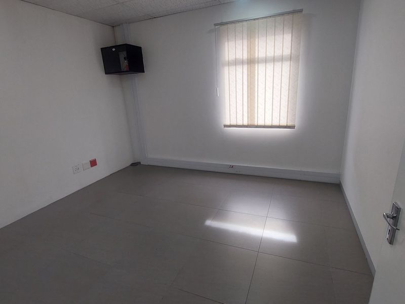 Commercial property for rent in Glenwood - Photo 8