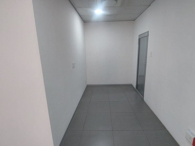 Commercial property for rent in Glenwood - Photo 9