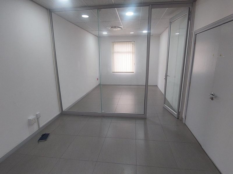 Commercial property for rent in Glenwood - Photo 5