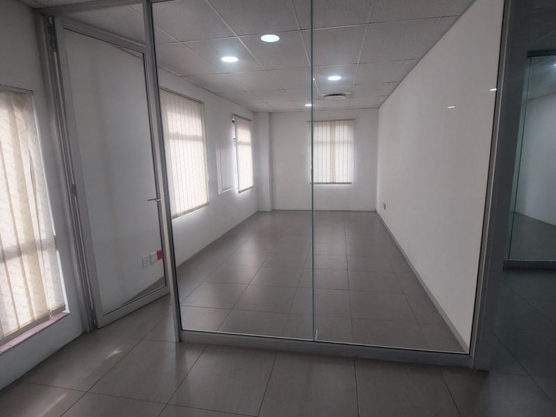 Commercial property for rent in Glenwood - Photo 6
