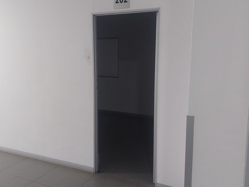 Commercial property for rent in Glenwood - Photo 2