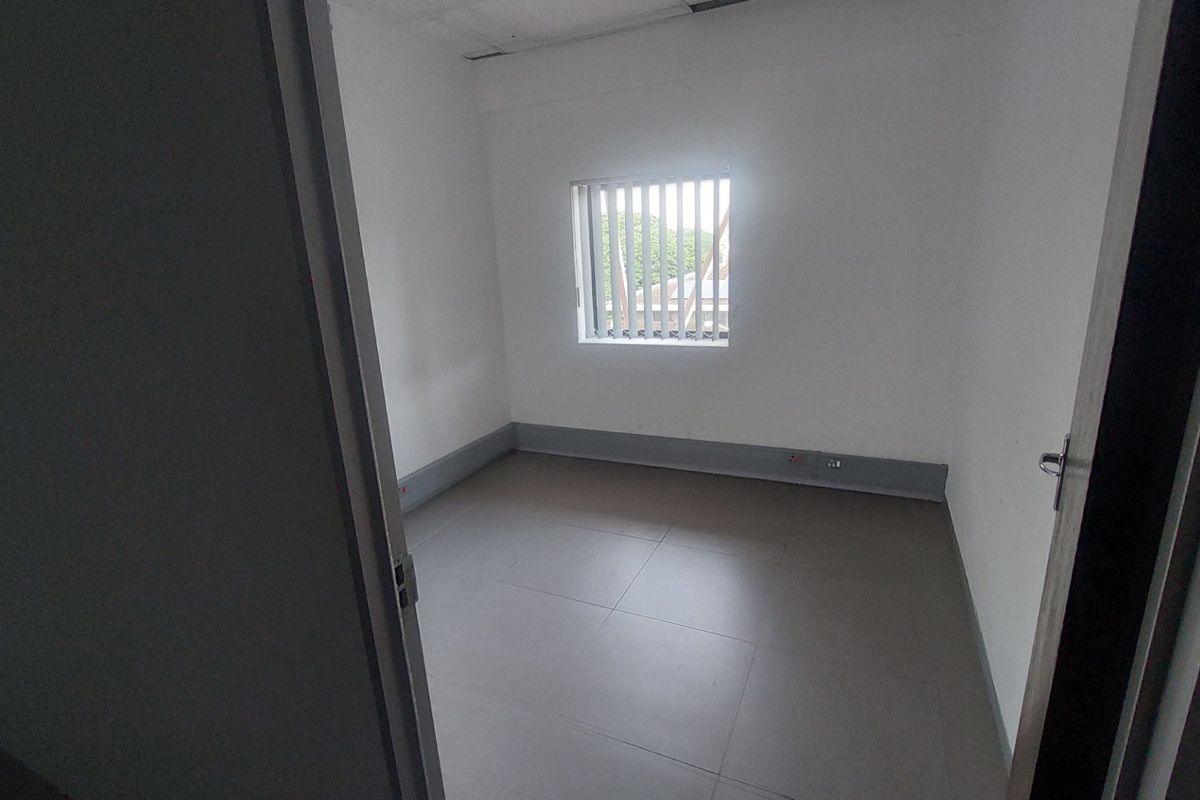 Commercial property for rent in Glenwood - Photo 5