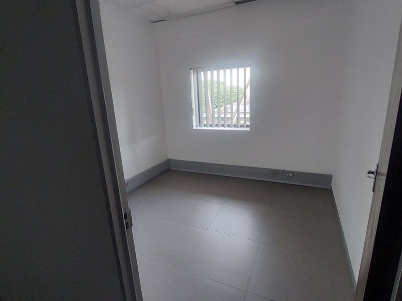 Commercial property for rent in Glenwood - Photo 5