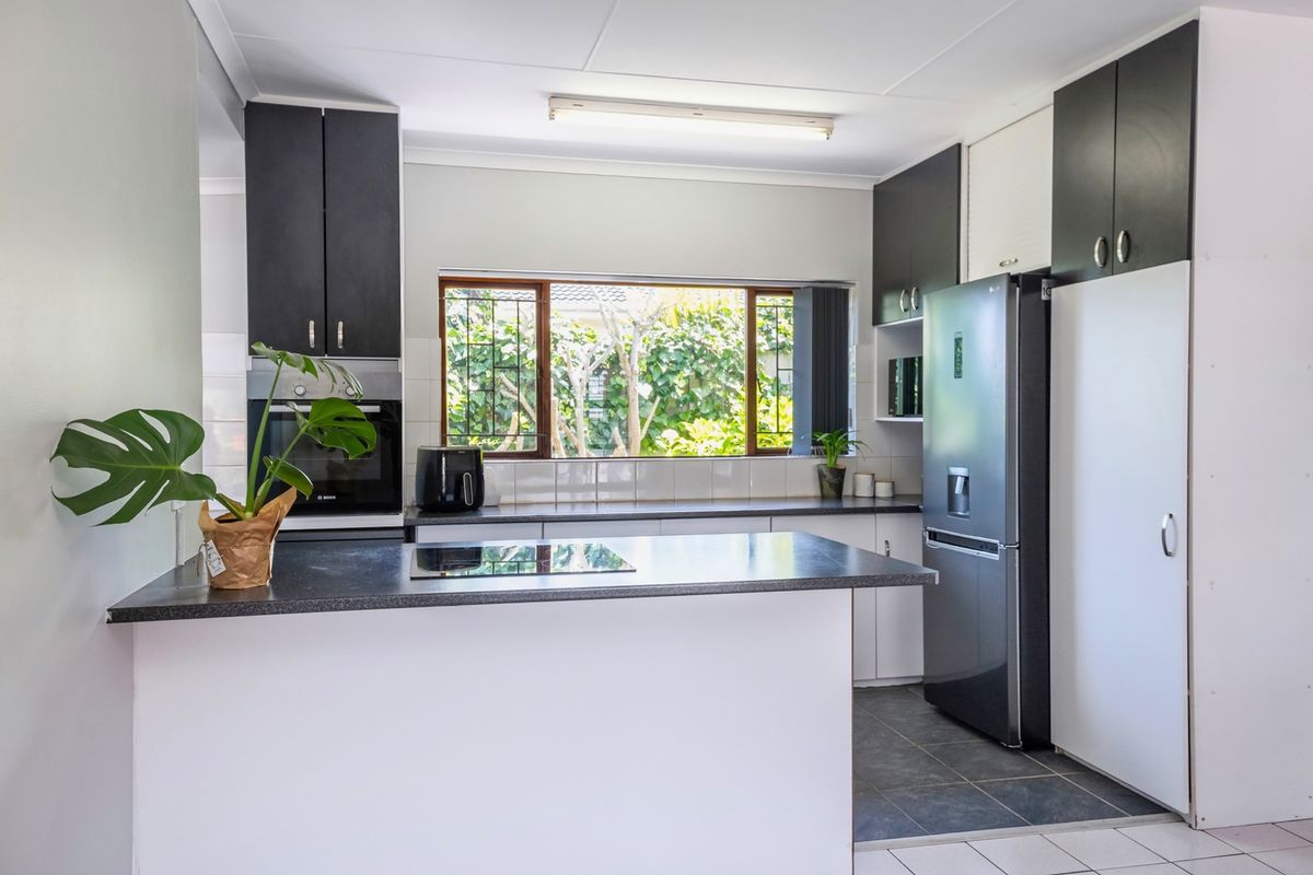 BRIGHT BLANCO FAMILY HOME WITH MODERN COMFORTS - Photo 4