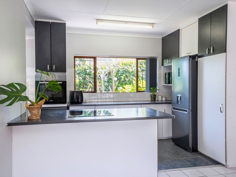 BRIGHT BLANCO FAMILY HOME WITH MODERN COMFORTS - Photo 4