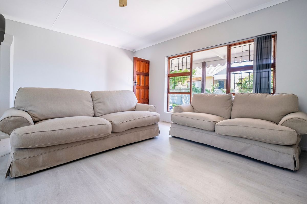 BRIGHT BLANCO FAMILY HOME WITH MODERN COMFORTS - Photo 5