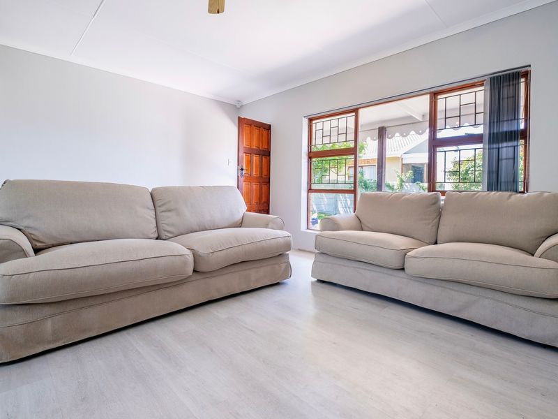 BRIGHT BLANCO FAMILY HOME WITH MODERN COMFORTS - Photo 5