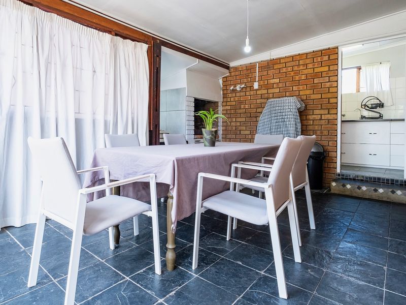 BRIGHT BLANCO FAMILY HOME WITH MODERN COMFORTS - Photo 9