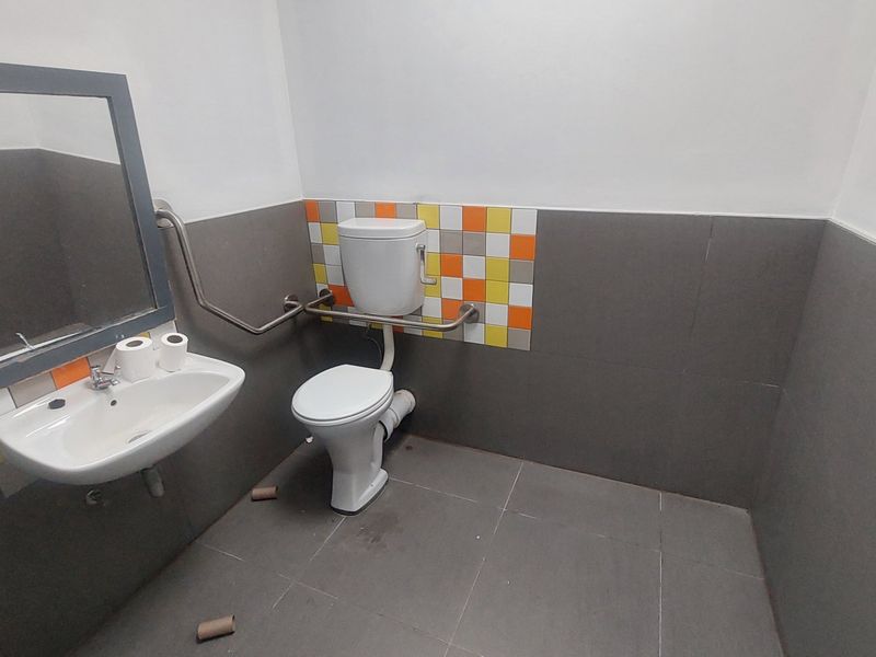 Commercial property for rent in Musgrave - Photo 9