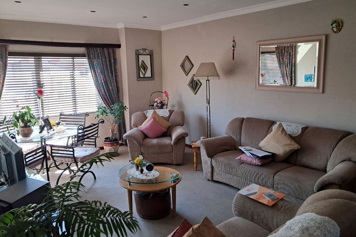 Cozy Family Home with Modern Comforts - Photo 2