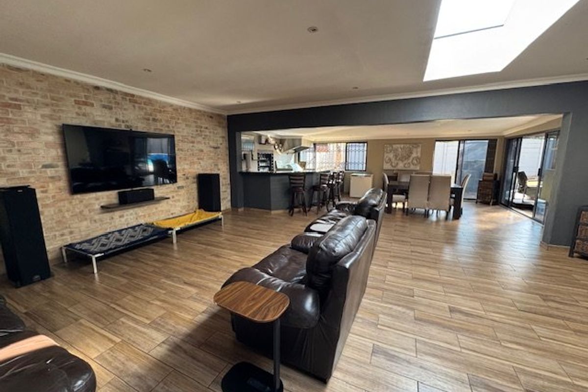 Spacious Family Home with Pool and Study - Photo 3