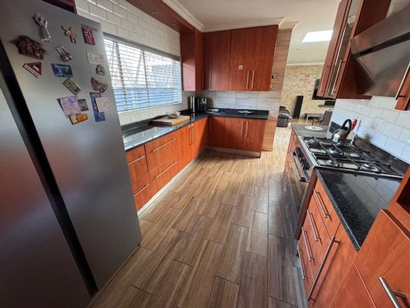 Spacious Family Home with Pool and Study - Photo 8