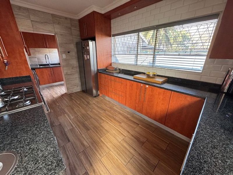 Spacious Family Home with Pool and Study - Photo 6