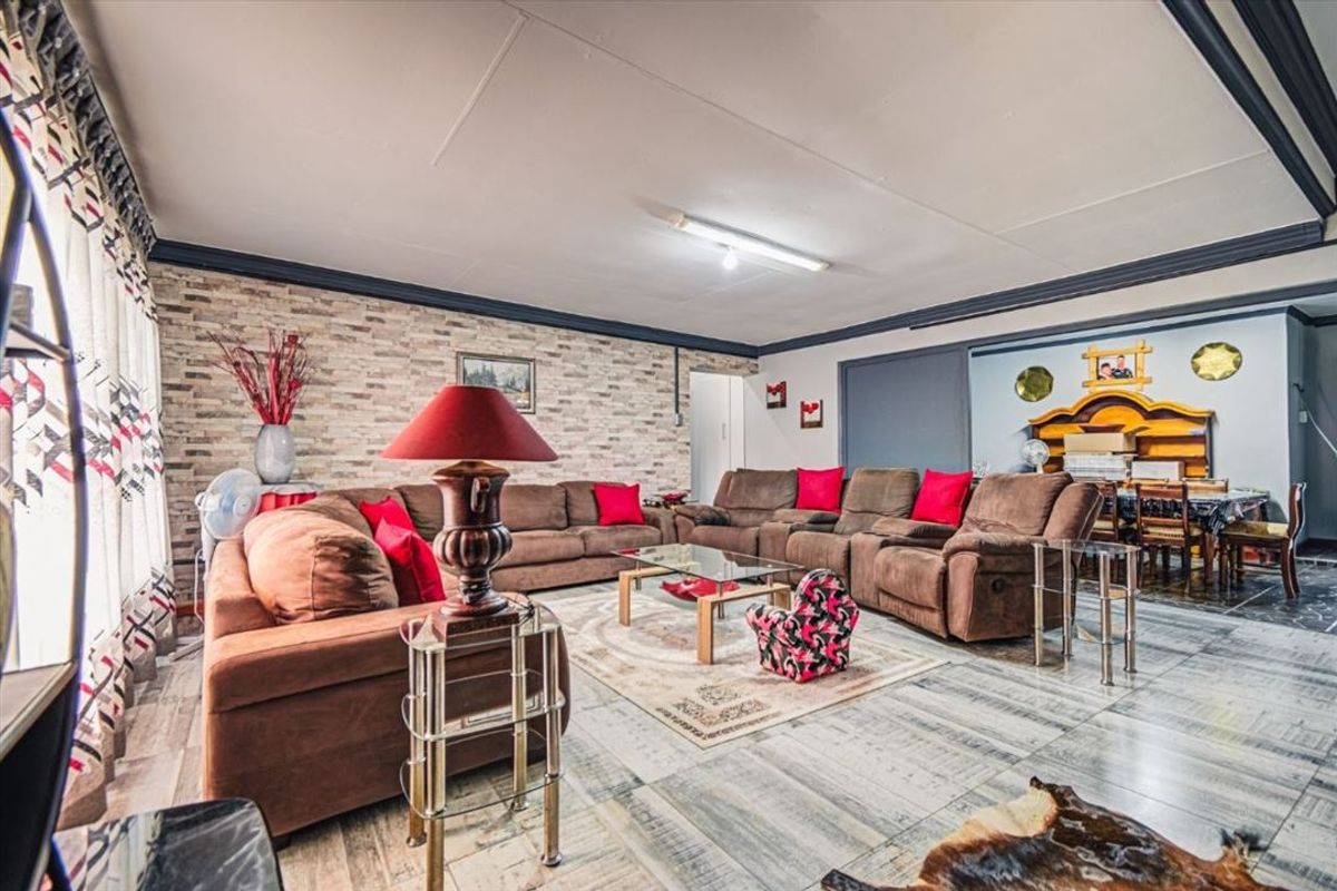 Exceptional Multi-Family Home with Luxury Amenities - Photo 2