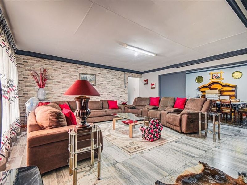 Exceptional Multi-Family Home with Luxury Amenities - Photo 2