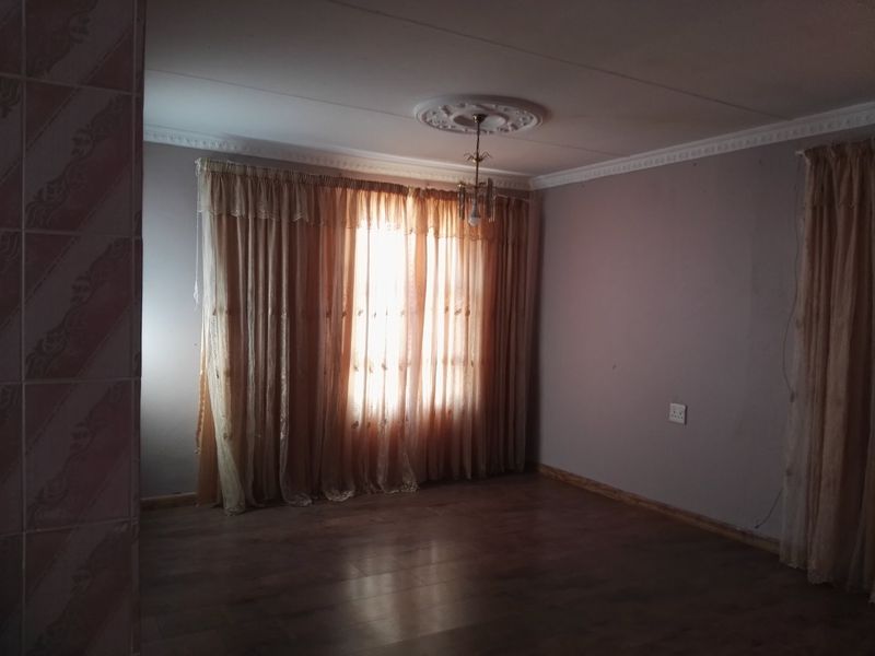 Motherwell house in Nu 7 R680,000 - Photo 3