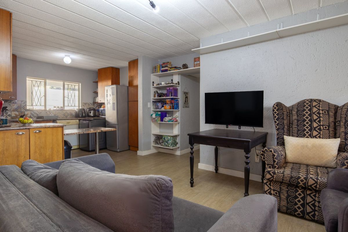 3 Bedroom 2 Bathroom Garden Unit for Sale in Eden Park - Photo 5