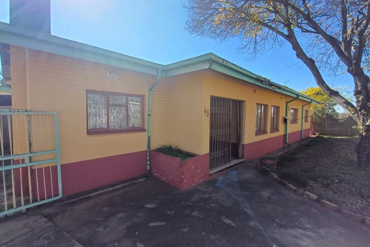 Spacious Family Home with Income Potential in Dawkinsville, Klerksdorp - Photo 3